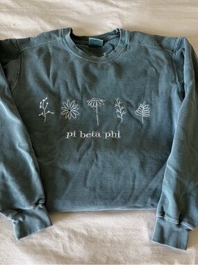 comfort colors Pi Beta Phi Floral Logo Crewneck Sweatshirt